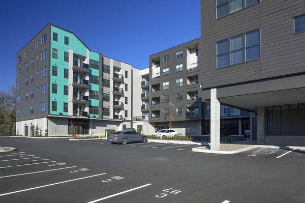 $1,695 / 1br - 566ft2 - Rooftop Deck, Soaking Tub, Year-Round Saltwater Pool & Spa (Tigard Or)64039055298946124