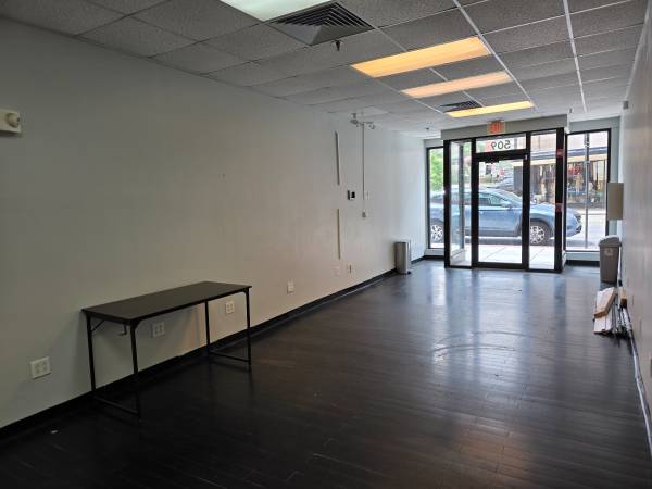 $1,950 / 1200ft2 - Disponible ahora – ¡Local comercial en planta baja en el centro de Worcester en Main! (Worcester)63825126673281120