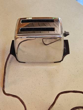 Vintage Toastmaster model 1B21 toaster working 1
