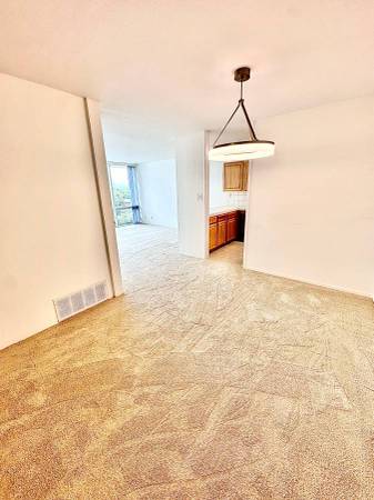 $2,750 / 1br - TOP-FLOOR + REMODELED and LARGE 1 bedroom blocks to Burlingame Avenue! (san mateo)63658096003075124