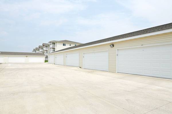 $1,145 / 2br - 1057ft2 - Garaje incluido, lavandería en unidad, aire acondicionado (3414 21st Ave NW, Minot, ND)63663379966083120