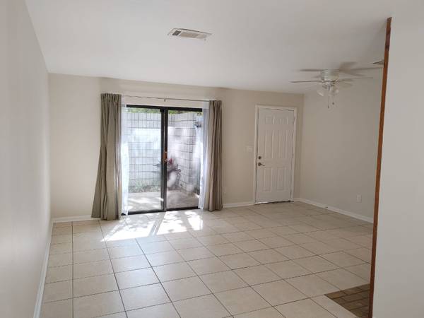 $1350.00 / 2br - 837ft2 - Tower Village Fourplex Unit C63823035032963123