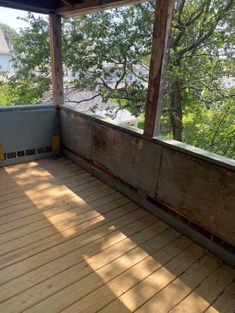 $3,000 / 2br - Top floor in 2 family house on quiet st. Porch, Parking, W+D. Av. NOW! (Watertown - East)63828337156995120