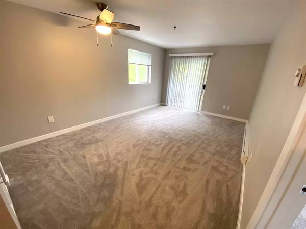 $1,750 / 2br - 813ft2 - Descubriendo un refugio de estilo: tu perfecto 2 BR te espera. (Federal Way - Rhoda Plaza)63852481979905122