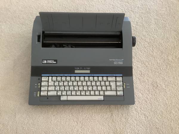 Smith Corona SD-700  Typewrither 1