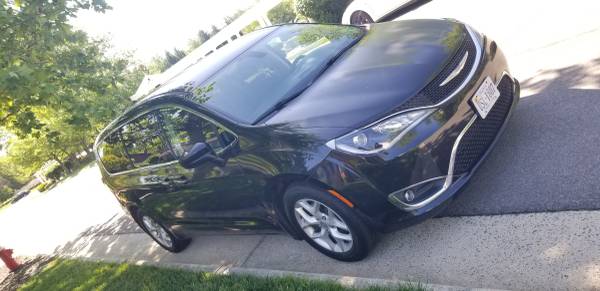2017 Chrysler Pacifica Touring-L - DVD - 3.6L Flex Fuel Black Metallic - $12,900 (Chantilly, VA)(South Riding, VA)63616596818563124