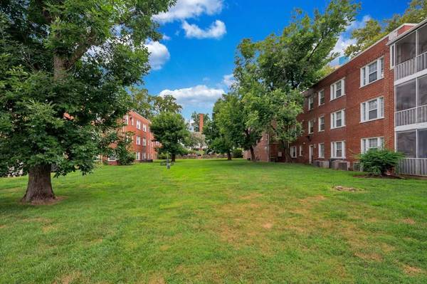 $1,525 / 1hab - 550ft2 - Cocinas completamente equipadas, Chimeneas, Comunidad amigable con mascotas (Downtown Silver Spring)63779442299649121