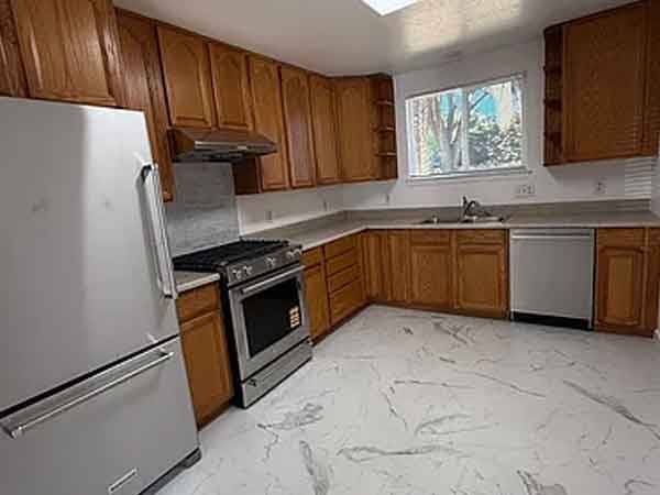 $950 / 2br - 820ft2 - Beautifully updated Redwood City home (Redwood City, CA)64023716457858122