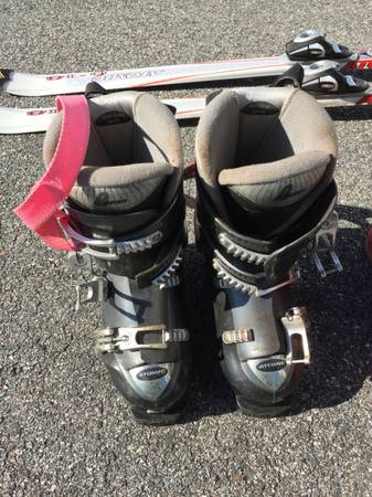 Atomic ski boots 1