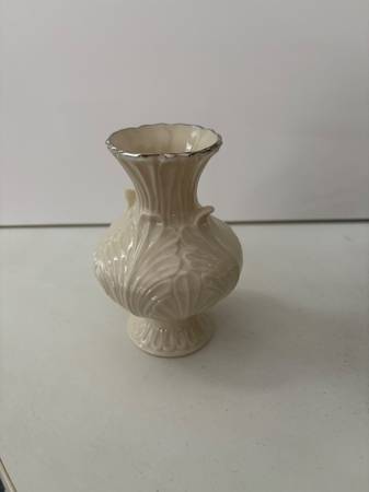 Vintage Lenox Fine Porcelain Elfin Bud Vase Leaf Pattern Gold Trim Mad 1