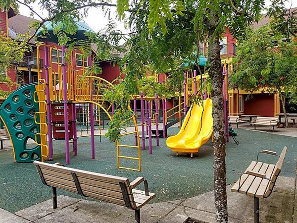 $1,613 / 3br - Soportes para bicicletas, Reciclaje, Casa club (4620 SE 122nd Ave, Portland, OR)63831396394115120
