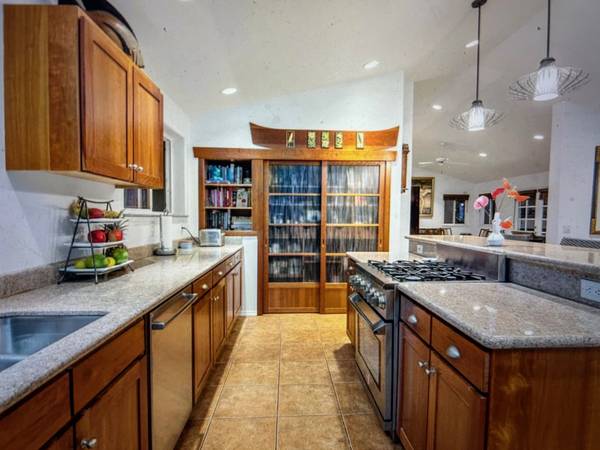 $6,500 / 4br - 2600ft2 - Stunning  4BD/3BA Home on 2 Acres Trpotical Garden (Makawao)63939396193026124