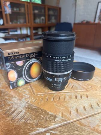 Nikon Nikkor 135mm f2-dc Defocus Lens Extra Bokeh Beautiful