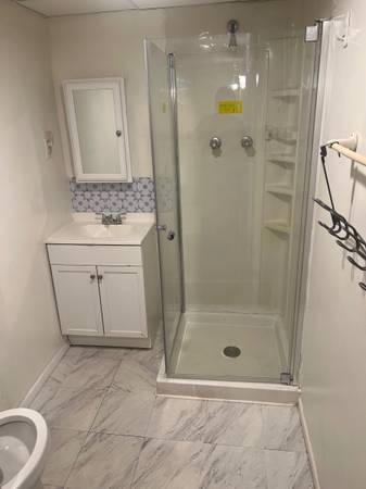 $1,400 BASEMENT FOR RENT (Herndon)63843416055297121