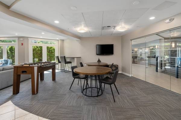 $2,425 / 1br - 739ft2 - 1/bd, 9' Ceilings, Private Garages (200 Broad St, Stamford, CT)64010163956993123