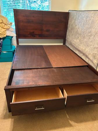 Queen bedroom set - $200 (Bellingham)63435781059971123