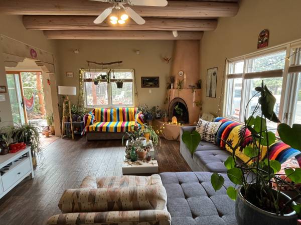 $1,300 / 2br - 1080ft2 - Room for Rent – Centrally Located, Furnished (Cerrillos Estates)63806092379395124