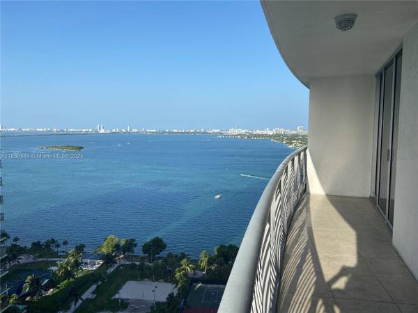 $2,600 / 1br - 825ft2 - 1Bed/1Bath, washer/dryer inside the unit (Edgewater)63825138163075121
