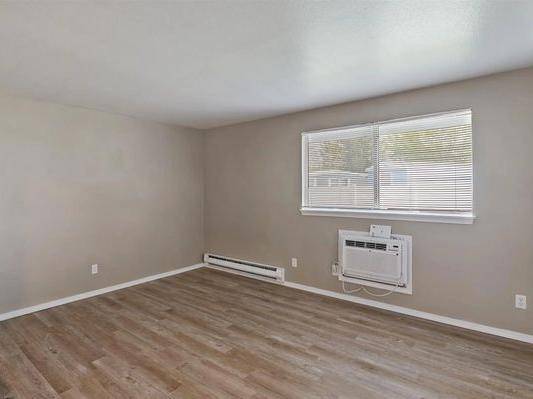 $1,449 / 2br - 906ft2 - Gorgeous Apartments: Minutes from Dining & Shopping Hotspots63794920339715120