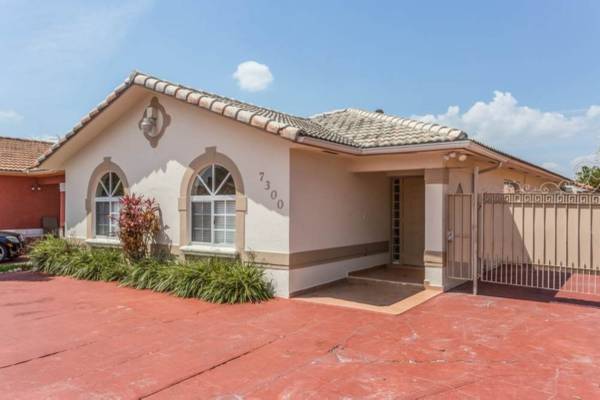 $1,500 / 3br - IN-UNIT Laundry, Low cost maintenance, W 34th Ct (Hialeah)64001849339010123