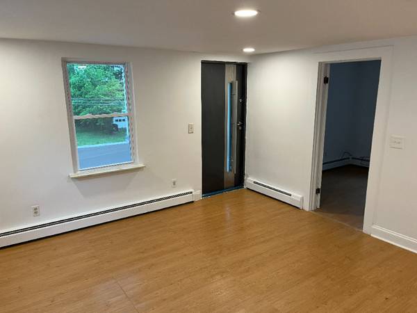 $1650.00 / 2br - 850ft2 - 261 Hillside Avenue, Unit 2, Torrington, CT 0679063977126826242122