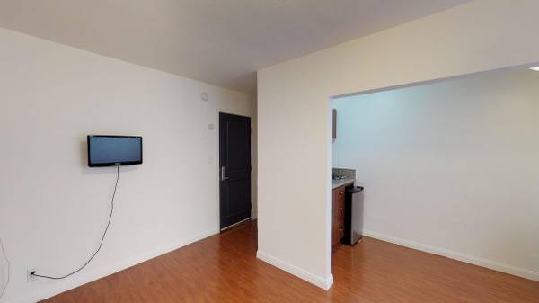 $1,370 / 289ft2 - Picnic Area (2 Areas), Patio, Ceiling Fans, Heating (Hollywood)63863786763649122