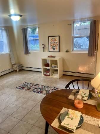 $1,800 / 1br - 450ft2 - Estudio con cocina/porche compartido! (Cambridge)63828557379587120