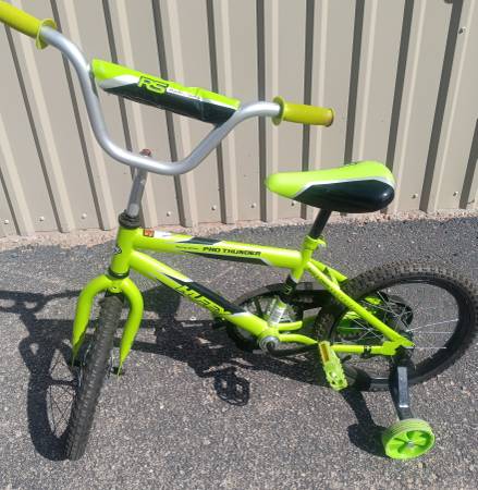 Huffy bike with training wheels 1