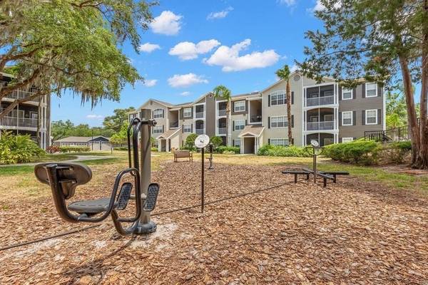 $1,999 / 2br - 1177ft2 - Despensa, Parque para Perros y Casita para Juegos, 2 Habitaciones (7887 N Lockwood Ridge Rd , Sarasota, FL)63791154307201124