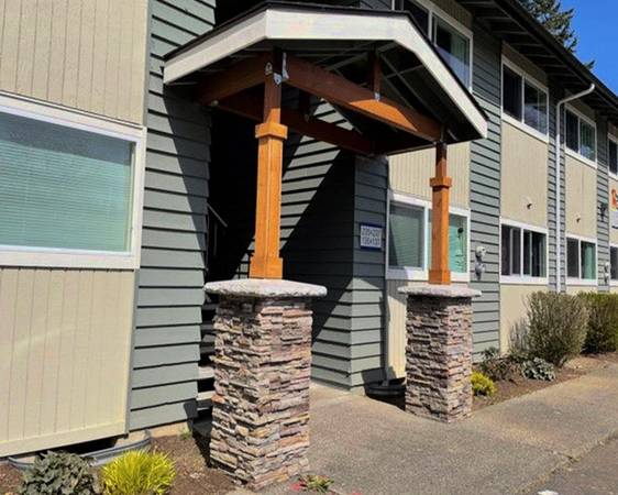 $1,595 / 2br - Enjoy the Scenery & Gorgeous Creeks, Clubhouse + Two Bedroom (Gresham)64039222890113122