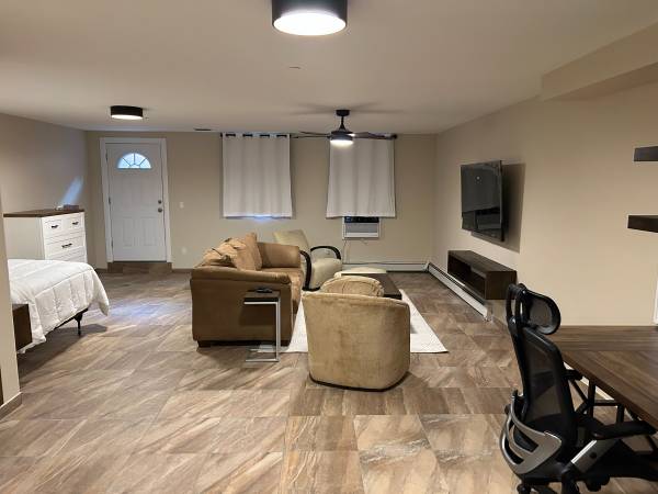 $1,900 / 1100ft2 - FULLY FURNISHED LARGE STUDIO APT with ALL UTILITIES INCLUDED (Ozone Park)63788408574211121