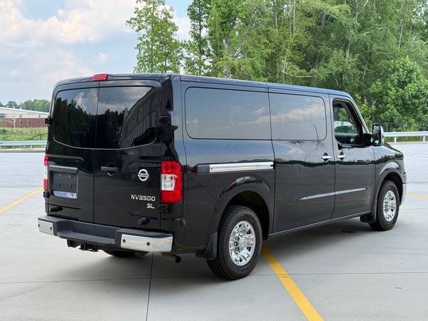 Furgón Nissan NV 3500 SL 2020 de 12 pasajeros - $31,00063620379350785124