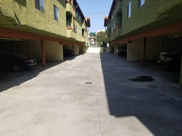 $2,650 / 2br - 996ft2 - *^*Tarzana Loft*^*  2 Beds/ 2 Baths + Loft (Tarzana)63701015831171124