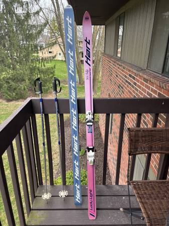 Skis & Poles-Hart Suzy Chaffee Lady Light 1