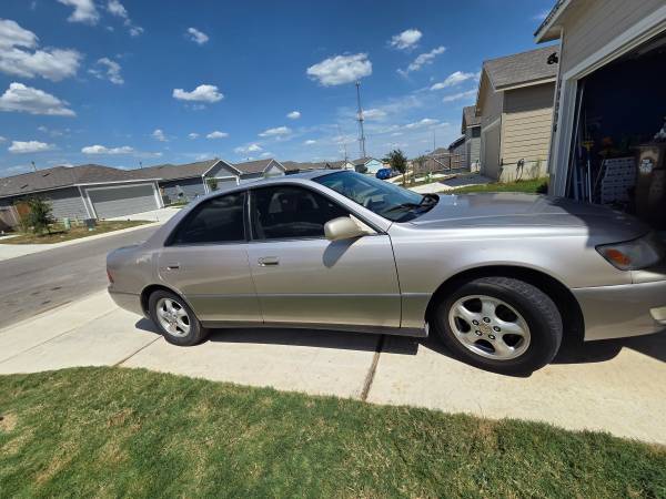 Lexus es300 1999 - $2,650 (San antonio)63478801841283121