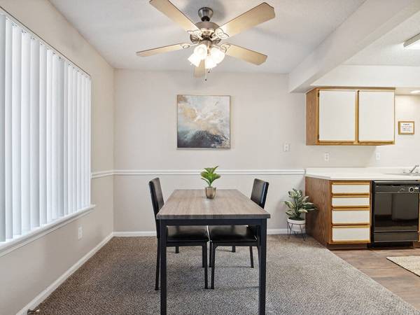 $1,250 / 2br - 920ft2 - Only $99 to reserve this apartment for December (** NE Cedar Rapids **)63815134744323122
