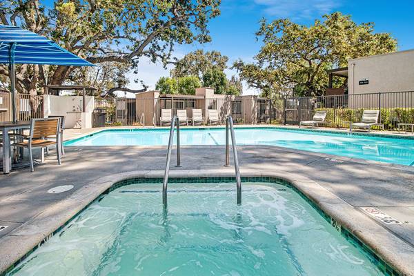 $2,505 / 1br - 756ft2 - State-of-the-Art Fitness Center, Sparkling Pool, Washer & Dryer63800304927875120