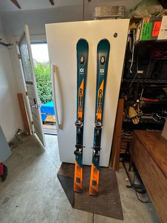 Volkl RTM 86 with bindings 1