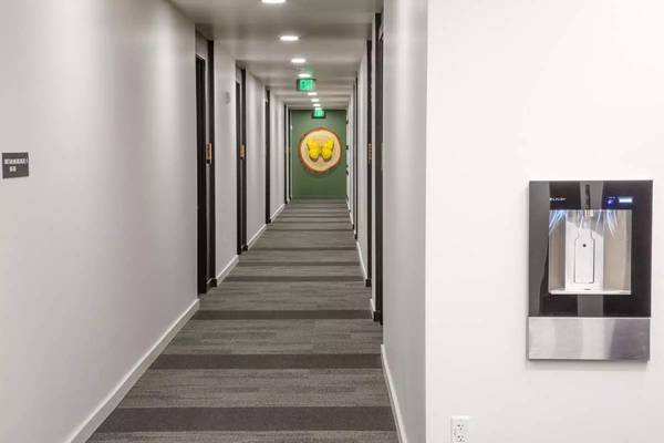 $1,399 / 475ft2 - Location is key! Stellar Studio in Portland's core. (Portland)63672512262915124