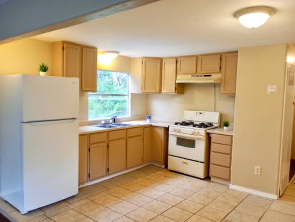 $1150.00 / 3br - 1100ft2 - 3 bdrm 2 bath Mobile Home for Rent, Quiet Community63687913434627120