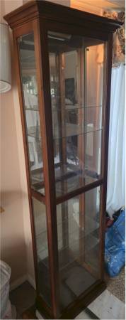 Lighted curio cabinet, vey nice $50 1