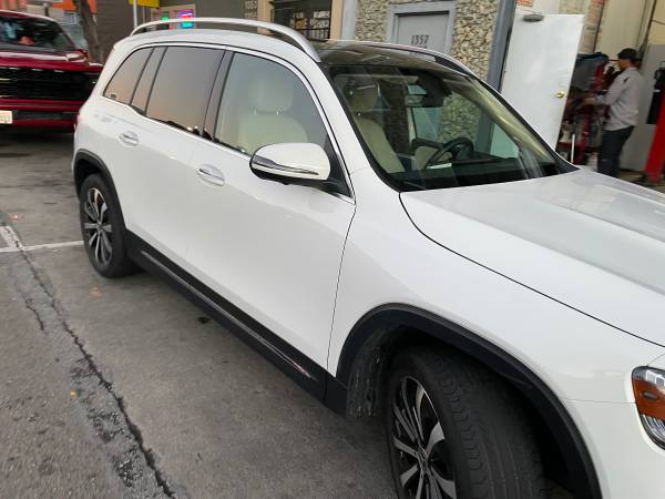 2022 Mercedes-Benz GLB blanco con crema, súper limpio, solo 31,000 millas - $24,750 (sunset / parkside)63469742757123122