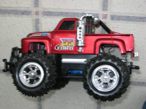2 camiones teledirigidos - $20 (Marysville)63471419521155123