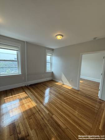 $2,800 / 2br - ** SIN COMISIÓN ** Disponible AHORA ** Calefacción y Agua Caliente incluidos ** Se permiten mascotas ** (Brighton)63699544911363120