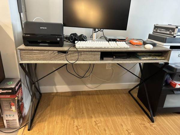 Really Nice Mint Condition Light Weight Office Desk W/Drawer & Cubby 1