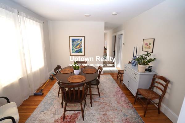 $3,000 / 2br - Beautifully Renovated, Modern 2 Bedroom with Parking and Free Laundry!63996693352194124