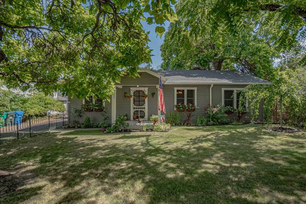 $375,000 / 3br - 1709ft2 - UpDated 3 Bed 2 Bath House HUGE Yard for ADU, Duplex, In Law Potential (Grants Pass)64318773295361120