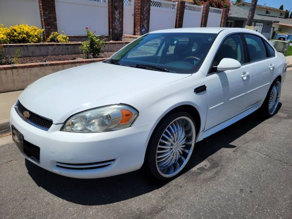 *~2016 Chevy Impala, pocos kilómetros, prueba de emisiones pasada, llantas de 22", ahorra gasolina, $5695 - $163624789685121124