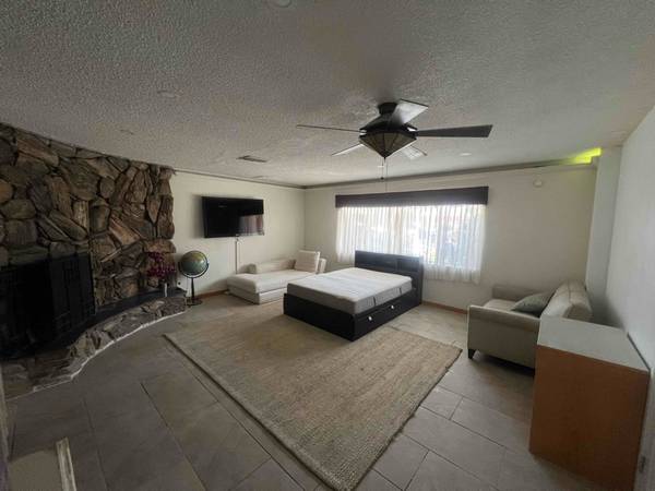 $1400.00 / 1br - 495ft2 - Habitación amplia disponible en un barrio tranquilo y seguro de Lakewood. Ideal63857623449345122