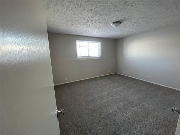 $978 / 1br - 800ft2 - Large floor plan, ground floor (10905 North Mill Court, Omaha, NE)64020841540481121
